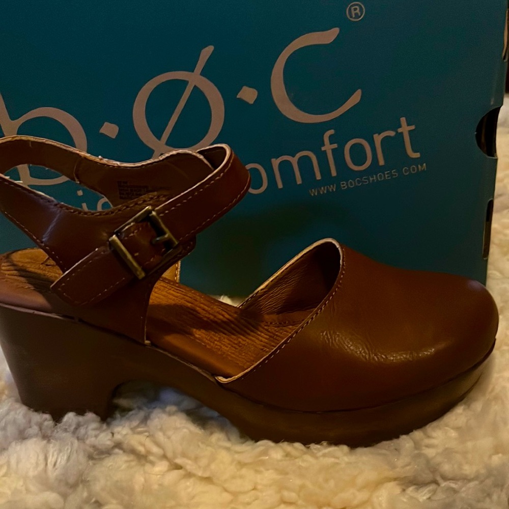 Brand new brown shoes. Comfortable never been worn.